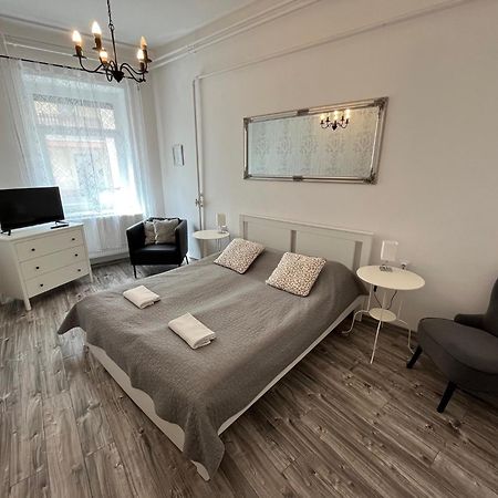 Pacsirta Apartmanhaz Эгер Экстерьер фото