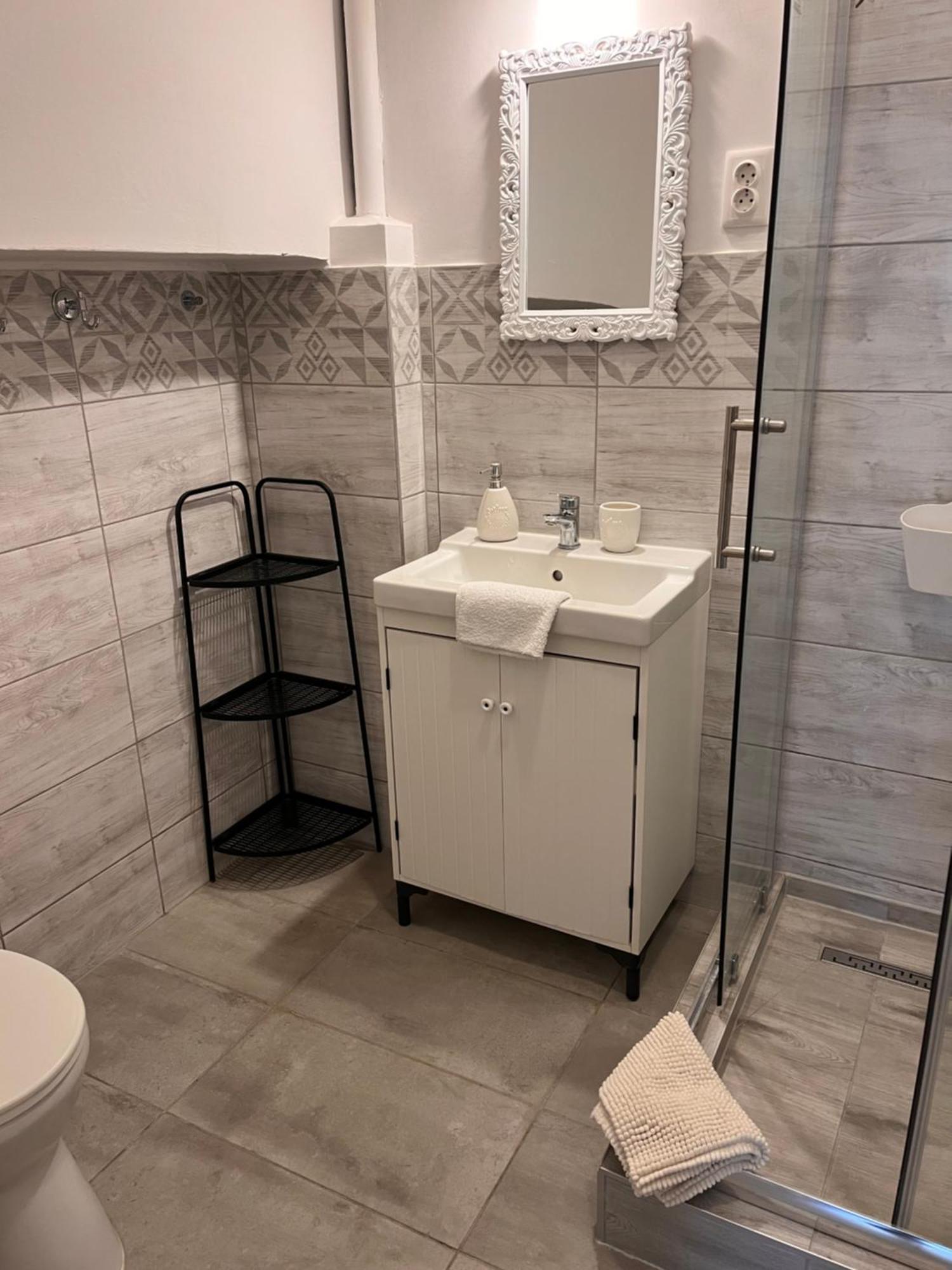 Pacsirta Apartmanhaz Эгер Экстерьер фото
