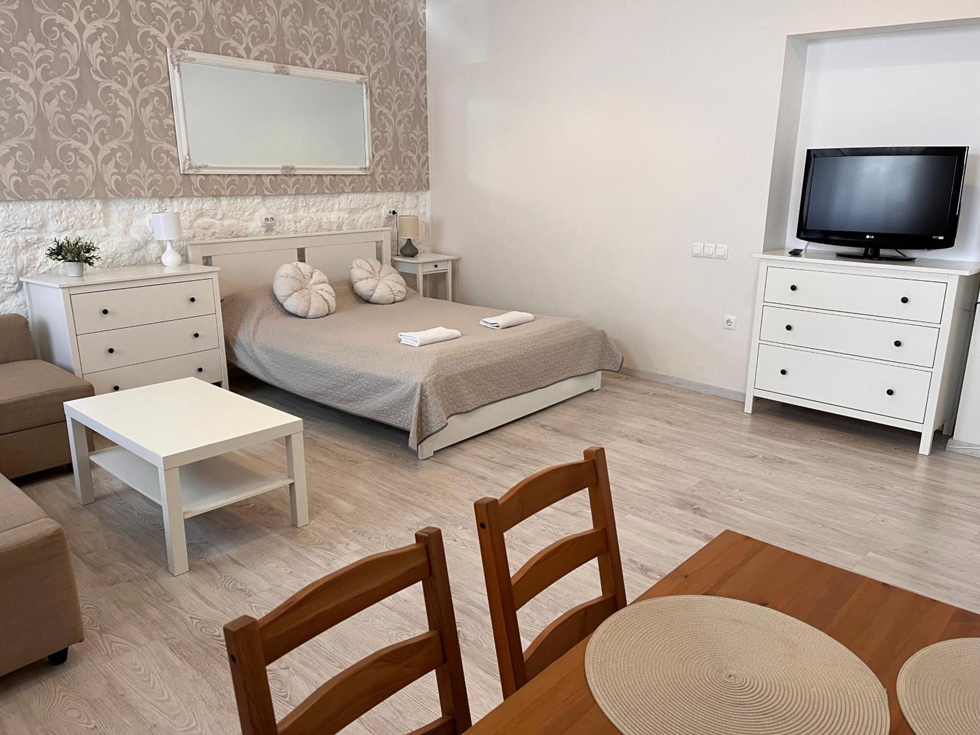 Pacsirta Apartmanhaz Эгер Экстерьер фото