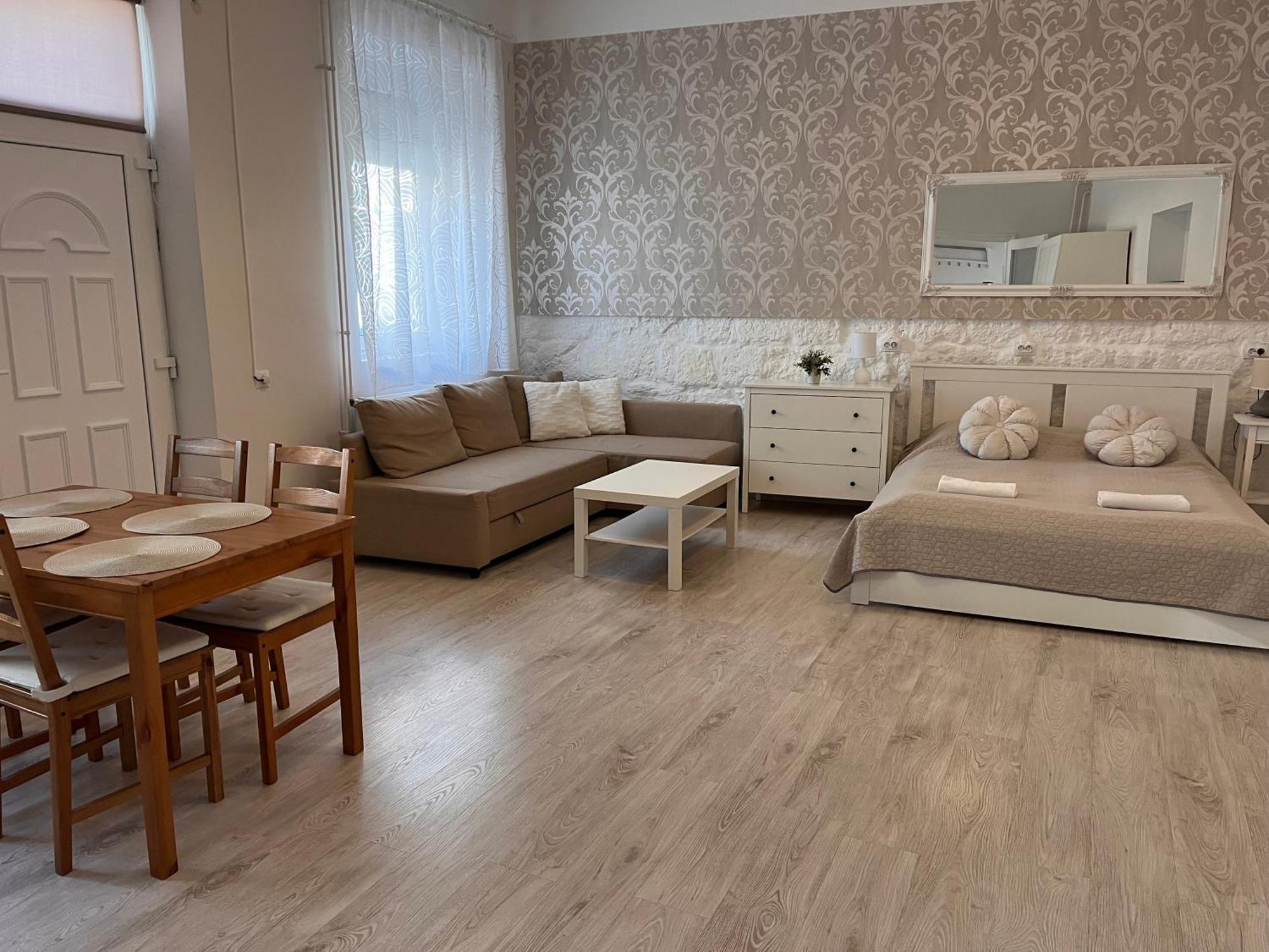 Pacsirta Apartmanhaz Эгер Экстерьер фото