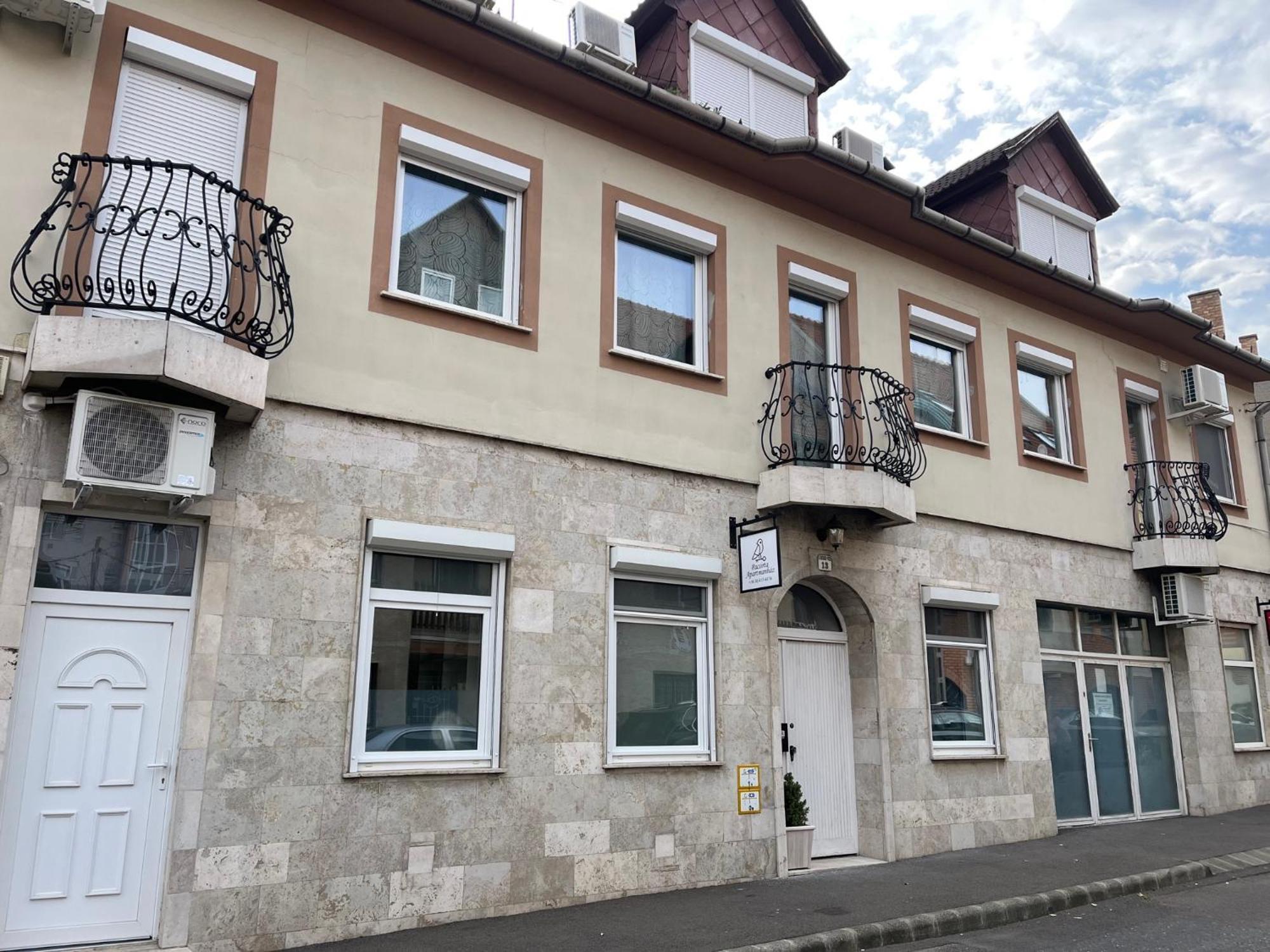 Pacsirta Apartmanhaz Эгер Экстерьер фото